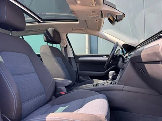 Volkswagen Passat 1.4 TSI PHEV * Panoramadak * Headup display * Dealer onderhouden * / 20