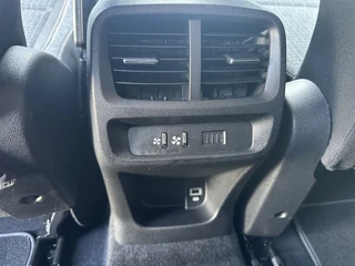 Peugeot Rifter 130pk GT (Automaat - Rolstoel (til) lift - Stoelverwarming - Keyless Entry - Camera - Automatische Airco - Navigatie) / 17