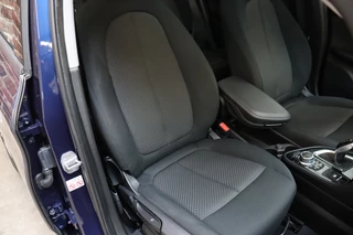 BMW 2 Series Active Tourer 218i Executive Automaat  / Navigatie / Trekhaak / Panoramadak / LED / Achteruitrijcamera / Climate Control / Parkeersensoren voor+achter / Cruise Control / Bluetooth / 7