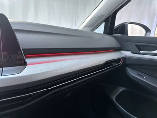 Volkswagen Golf 1.0 TSI 110pk Life Sfeerverlichting Navigatie App-Connect DAB+ / 21