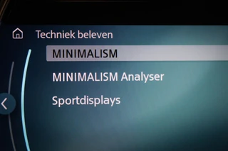 MINI 5-Deurs 1.5 Cooper Business Edition | CLIMA | STOELVERWARMING | DAB | APPLE | MOONWALK GREY / 51