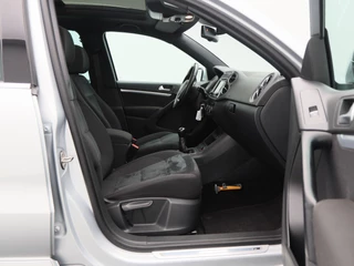 Volkswagen Tiguan 1.4 TSi R-Line Edition 125 Pk | Panoramadak | Trekhaak | Camera | Cruise Control | Climatronic | Navigatie | 18 Inch / 38