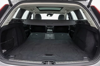 Volvo V60 B4 MHEV Ultimate Dark 197PK Pano l Harman l Leder l 360° | HUD | Winterpakket / 12
