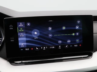 Skoda Octavia Combi 1.5 TSi 150 Pk First Edition | Stoelverwarming | Camera | Cruise Control | Navigatie | CarPlay | Matrix LED | 17 Inch | 60.639 Km !! / 24