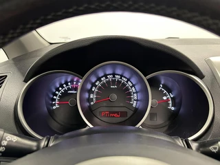 Kia Venga 1.6 CVVT First Edition PANO CAMERA NAVI CRUISE ECC STOEL/STUUR VERWARMING. / 26