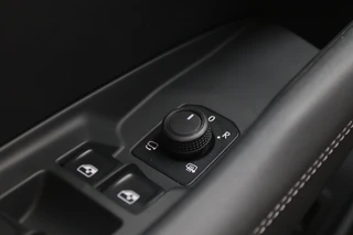 CUPRA Terramar 1.5 TSI e-Hybrid Advanced  Matrix LED/Keyless/Camera/Sfeer/ACC/20"/Trekhaak wegkl. / 31