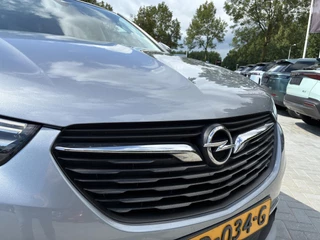 Opel Grandland X 130 PK 8-Traps Automaat | Climate control | Panorama dak | Winterpakket | Navigatie | Parkpilot | LM-Velgen | Trekhaak | AGR | Xenon verlichting / 21