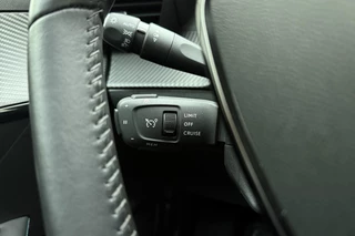 Peugeot 208 PureTech 100pk Allure Pack | Navigatie | Trekhaak | Achteruitrijcamera | Stoelverwarming | Climate control | Cruise control | Apple Carplay/Android Auto | Lichtmetalen velgen / 22
