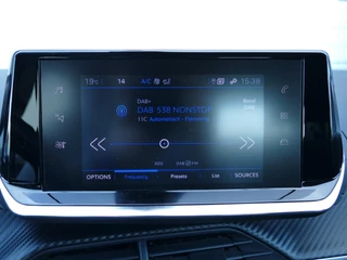 Peugeot 2008 1.2 PureTech Active Pack | 100PK | Trekhaak | Cruise Control | Parkeersensoren Achter | Airco | Navigatie | Climate Control | / 16