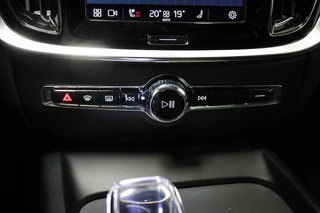 Volvo V60 2.0 B4 Ultimate Dark | PANORAMADAK | HEAD UP | STANDKACHEL | ACHTERBANKVERWARMING | 360 CAMERA | 20" / 39