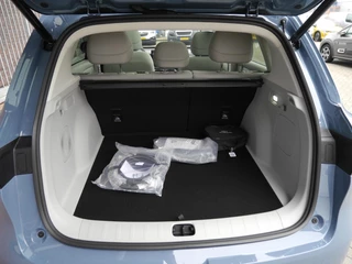 Leapmotor B10 Design ProMax 67.1 kWh Licht interieur | Wltp 434km | 750kg trekgewicht | Stoel en stuur verwarming | 360 graden camera | Lederen bekleding | Panoramadak | Led | Regensensor | Sfeerverlichting | Elektrisch verstelbare voorstoelen / 12