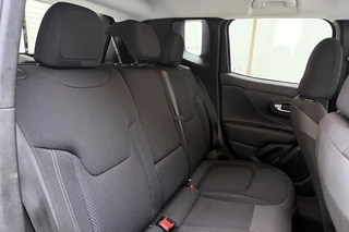 Jeep Renegade 1.3T-e Freedom Automaat | Navigatie | Trekhaak | Camera | Dakrails | Extra getint glas | Lichtmetalen velgen | Parkeerassistent / 16