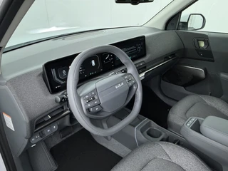 Kia EV2 Plus 61 kWh  - Navigatie - Achteruitrijcamera - Adaptief cruise control - Stoelverwarming - Stuurverwarming - Nieuw uit voorraad leverbaar / 18