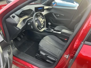 Peugeot 2008 1.2 Turbo 100 PK Allure | Nieuwste Model | Navigatie via Telefoon | LED Verlichting | Cruise Control | Hoge Zitpositie | Parkeersensoren | DAB | Digitaal Dashboard | Half Lederen stoelen | Lichtmetalen Velgen 17 inch | / 36