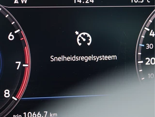 Volkswagen Golf 1.0 TSI Highline R-line  | Panoramadak | Camera | Virtual | LED / 42