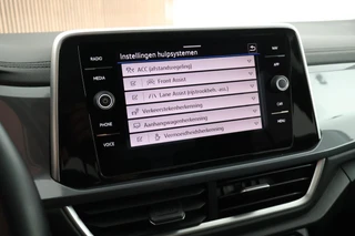 Volkswagen T-Roc 1.5 TSI 150pk DSG Style Trekhaak Camera Stoelverwarming Massage Virtual Cockpit Navigatie / 31