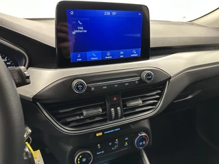 Ford Focus 1.0 EcoBoost Trend Edition Business CAMERA CARPLAY NAVI LM. / 27