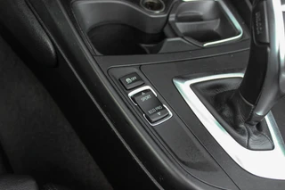 BMW 2-serie Cabrio 220i Sport | Origineel NL | Cruise control | Stoelverwarming | Xenon | Sportstoelen | HiFi audio | Navigatie Professional | Sportstuur | Chrome Line | Keyless entry / 29