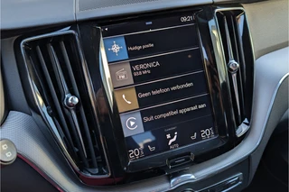 Volvo XC60 2.0 T8 Twin Engine AWD R-Design Panorama Trekhaak / 43