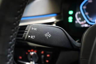 BMW 5 Serie Touring 530e High Executive M Sport Pakket Automaat  / Live Cockpit Professional / SOH 87% / Panoramadak / Trekhaak / Driving Assistant Professional / Comfortstoelen / Laserlight / Head-Up Display / Adaptief Onderstel / DAB / Parking Assistant / Hifi / 44