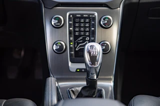Volvo V40 1.6 T3 Summum 1e Eig|Ori .NL|Leder|Camera|Navi|Trekhaak / 12