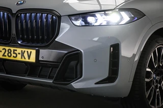 BMW X5 xDrive50e M-Sport | PANORAMADAK | HEAD UP | HOUTAFWERKING | ACHTERBANKVERWARMING | TREKHAAK | 360 CAMERA | 21" / 27