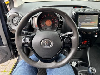 Toyota Aygo 1.0 VVT-i x-clusiv / 17