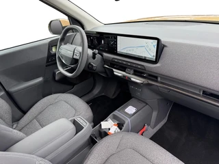 Kia EV2 Plus 42.2 kWh | Navigatie | Climate control | Adaptive cruise control | Stoel + Stuurverwarming | Parkeersensoren voor en achter + parkeercamera achter / 13