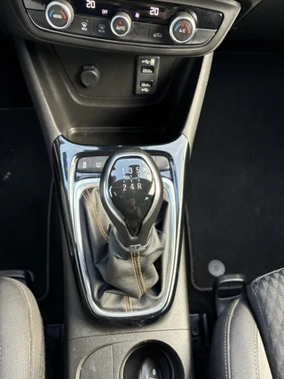 Opel Crossland X 1.2 Turbo 110Pk Innovation | Climate control | Navigatie | Camera | Cruise control | Parkpilot | Elektrisch Pakket | AGR | Trekhaak | LM-Velgen / 19