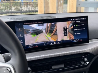 Bmw 3-serie 330i xDrive M-sport | 360 Camera | Keyless | Sfeerverlichting | / 26
