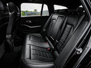 BMW 3-serie Touring M340i xDrive High Executive M Sport B58 | Panoramadak | Laser LED | Driving Assistant Prof | Trekhaak | HUD | Keyless | Memory | Ambianceverlichting | 19" | Dealeronderhouden | incl. BTW / 14