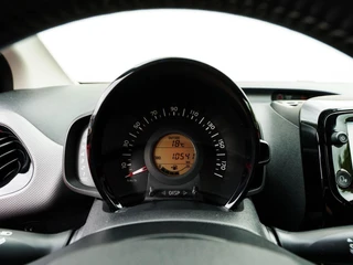 Peugeot 108 1.0 e-VTi Allure 5drs. TOP! | Open dak | Camera | Slechts 10.541km / 12