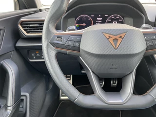 CUPRA Leon Sportstourer 1.4 e-Hybrid VZ Performance 245 pk  | 1e eigenaar | dealer onderh. | panoramadak | elektr. a. klep | kuipstoelen / 32