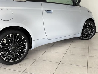 Fiat 500e La Prima 42 kWh | Panoramadak | Apple-Android | 8 Jaar Fabrieks-Garantie / 15