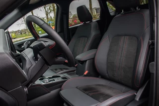 Ford Kuga 1.5 EcoBoost ST-Line X | Automaat | TREKHAAK | 1800 KG Trekvermogen | Camera | Open dak | AGR Stoelen | BLIS | 20 INCH VELGEN / 7
