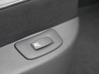 Renault Captur 0.9 TCe Xmod | Lederen bekleding | Stoelverwarming | Trekhaak | Keyless entry en start | Climate control | Navigatie | Extra getint glas | Regensensor / 10