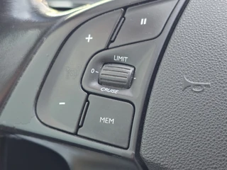 Citroën Grand C4 Picasso 1.2 PureTech 7 PERSOONS NAVI TEL LM PDC CC / 33