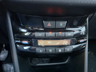 Peugeot 2008 1.2 PureTech Allure Pano Navi / 20