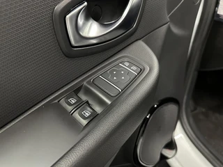 Renault Clio Estate 0.9 TCe Limited CRUISE NAVI CARPLAY. / 16