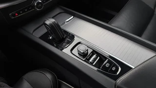 Volvo XC60 2.0 T6 Plug-in hybrid AWD R-Design | 360° | HK | ACC | Pilot | Memory | CarPlay | Trekhaak | BTW | / 9