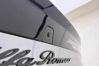 Alfa Romeo Junior 1.2 Turbo 145pk Hybrid Automaat Ibrida Speciale | Navigatie | Adapt. Cruise control | Climate control | Elektrische achterklep | Keyless | LED Matrix koplampen | 18" Lichtmetalen velgen / 11