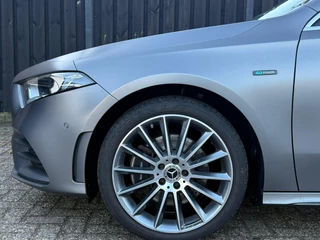 Mercedes-Benz A-klasse 250 e AMG Line / 14