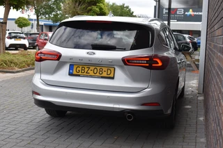 Ford Focus Wagon 1.0 EcoBoost Hybrid Titanium / 18