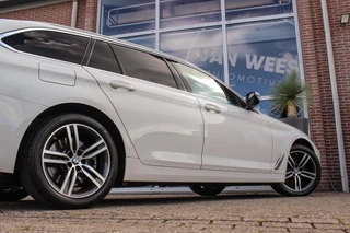 BMW 5-serie Touring 540i xDrive High Executive Luxury-Line | 1e eigenaar | Achterasbesturing | Cruise control adaptief | Apple carplay | Adaptief LED | DAB | Panoramadak | HiFi audio / 51