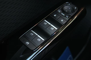 Suzuki e VITARA Style 61 kWh Elektrische Bestuurdersstoel, Stoelverwarming, Interieur voorverwarming, Panoramadak / 39