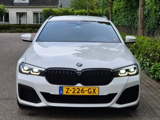 BMW 5-serie Touring 530e M Sport LED CarPlay Elek. Stoelen 100% dealer onderhouden 530e Business Edition Plus / 7