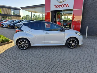 Toyota Yaris 1.5 Hybrid Executive DODEHOEK PARELMOER SPORTSTOELEN STOELVERWARMING PDC LED / 5
