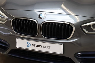 BMW 1 Series 118i Executive Sport Line Automaat 5 deurs / Navigatie Professional / LED / Trekhaak / Climate Control / 17 Inch / Bluetooth / Sportstoelen / Parkeersensoren / Lichtpakket / Cruise Control / Stoelverwarming / Neerklapbare Achterbank / 11
