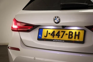BMW 1-serie 118i Executive Edition | HALF LEDER | DAB | APPLE | DRAADLOZE LADER | CAMERA | 17" / 21