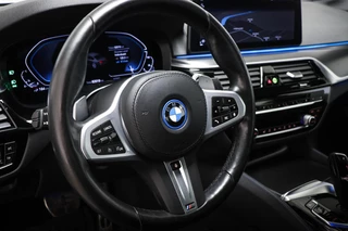 BMW 5-serie 530e xDrive M-Sport | CAMERA | TREKHAAK | DAB | APPLE / 36